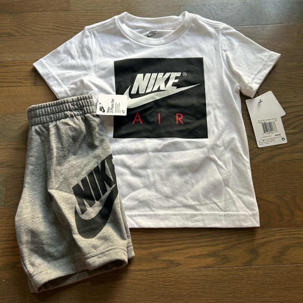 NWT Nike Toddler Set size 4T